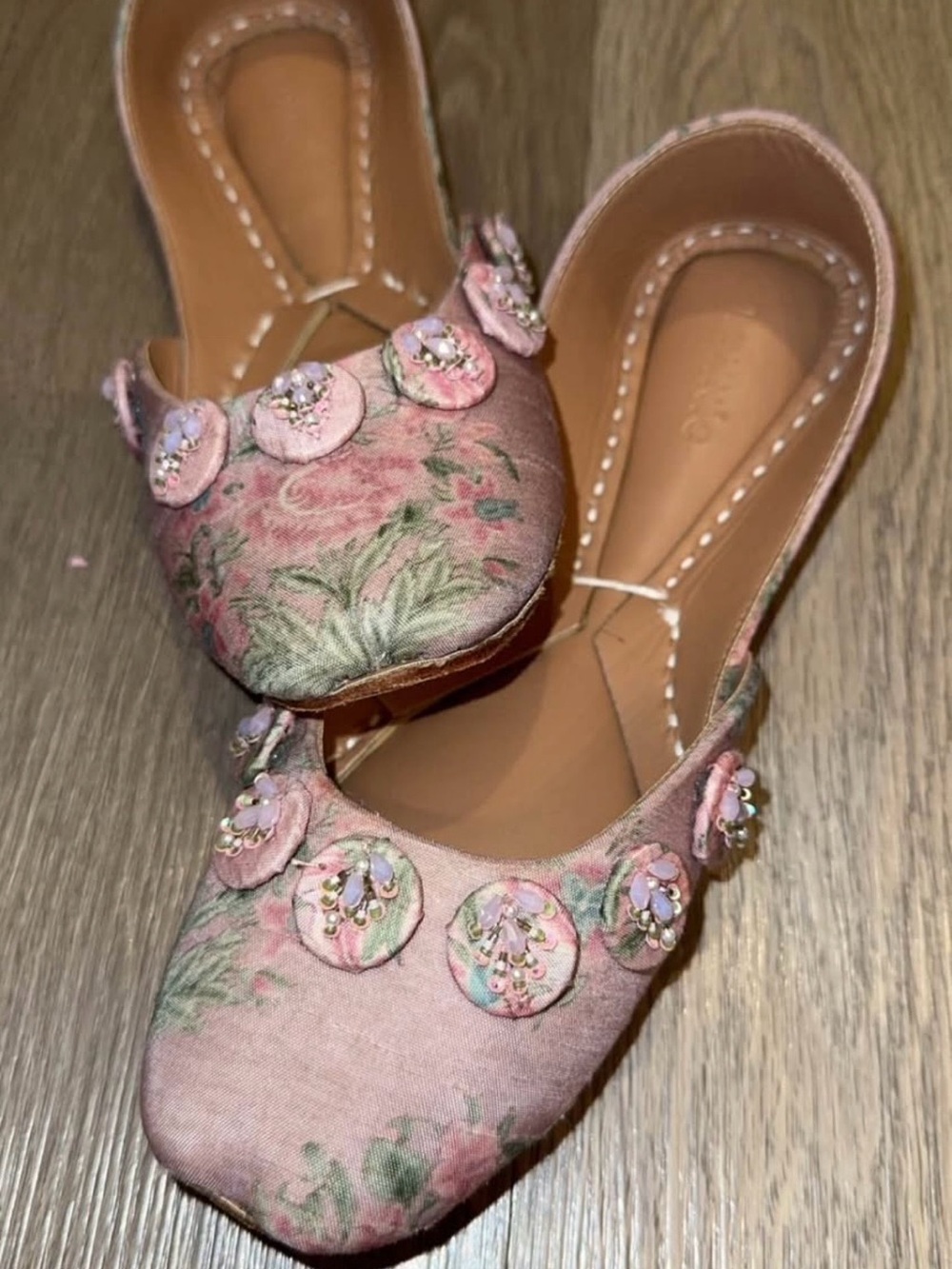 Floral Embroidered Women’s Pink Jutti Flats